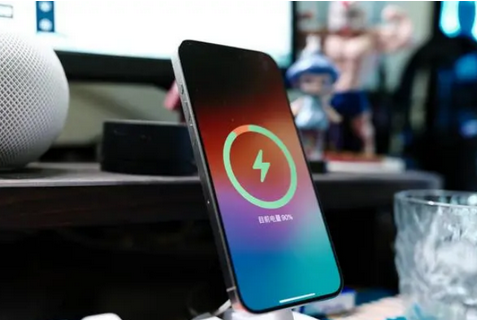 筠连苹果15换屏服务分享用什么充电器给iPhone15充电更好 